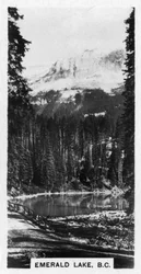 Emerald Lake bij Field, British Columbia, Canada, ca. 1920