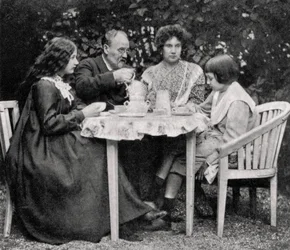 Emile Zola, Franse romanschrijver, met zijn familie, 1899
