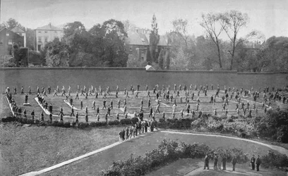 Oefenplaats in Holloway Prison, Londen, c1901