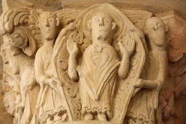 Fleury abdij basiliek - portiek kapiteel met afbeelding van Sint Martin, Saint Benoit sur Loire, Frankrijk