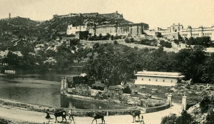Fort en Paleis, Amber