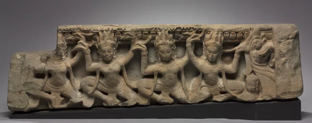 Fries met Apsaras, late 1100s