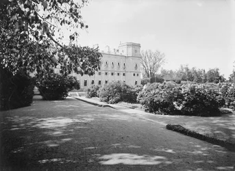 Tuin bij het Arsenalplein van het Gatchina Paleis, 1890s