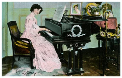 Gertie Millar, Britse actrice en zangeres, speelt piano, ca. 1890-1909