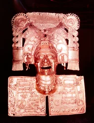 Gouden hanger die Mitlantecuhtli, Azteekse god van de dood, voorstelt, 15e eeuw