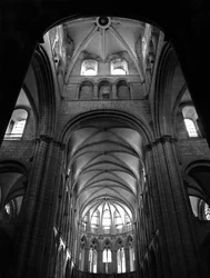 Gotische kunst: de gewelven van het schip en het koor. Sint-Stefanuskerk, Caen (Calvados)