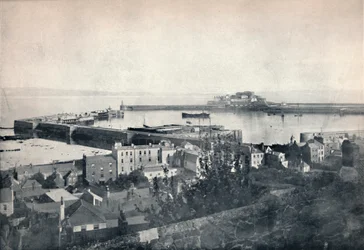 Guernsey - St. Peter-Port en Kasteel Cornet, 1895