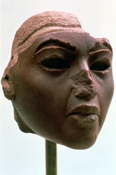 Hoofd van de oude Egyptische koningin Tiye, c1388-1340 v.Chr.