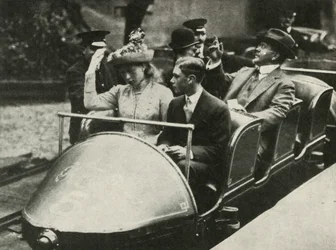Zijne Majesteit en Prinses Mary op de Alpenbaan, Earls Court Tentoonstelling, 1913, 1937