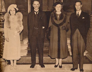 Weer Thuis - de Koning, de Koningin, met de heer en mevrouw Chamberlain, 1938