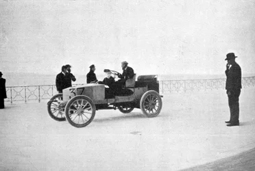 Hubert le Blon, in zijn Gardner-Serpollet stoomauto, Nice, 1903