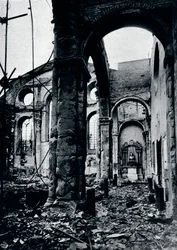 Interieur van de Kerk van St. Mary Le Bow, Cheapside uitgebrand tijdens een luchtaanval, 1941