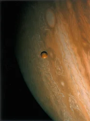 Jupiter en Io, een van zijn manen, 1979
