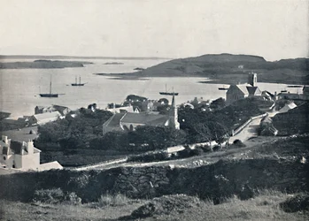 Killybegs - Uitzicht over het Dorp en de Baai, 1895
