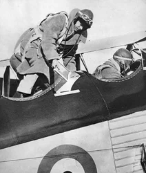 Koning Edward VIII in een vliegtuig, 1936