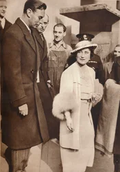 Koning George VI en koningin Elizabeth verlaten een repetitie van hun kroning, 1937