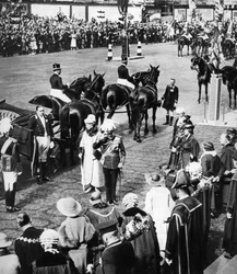 Koning George V en de burgemeesters van de noordelijke Londense boroughs in Marylebone, Zilveren Jubileum, 1935