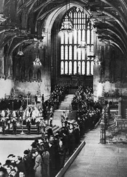 Koning George V opgebaard in Westminster Hall, Londen, januari 1936