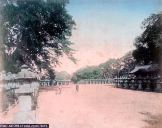 Lantaarns bij Zojoji in Shiba Park, Tokio