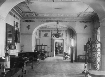 Woonkamer in het Maryino landhuis, begin jaren 1920