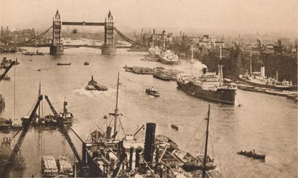 Londen - Tower Bridge en de Pool, c1910
