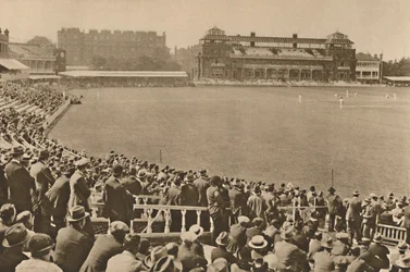 Kijkend naar het Paviljoen vanaf de Mound Stand bij Wereldberoemde Lords, ca. 1935