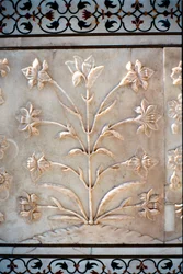 Marmeren snijwerk van gestileerde lelie, Taj Mahal, Agra, India, 17e eeuw