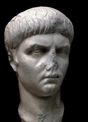 Marmeren portretbuste van de Romeinse keizer Nero, 1e eeuw