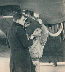 Methode voor het bijtanken van vliegtuigen bedacht door Sir Alan Cobham, c1936-c1937