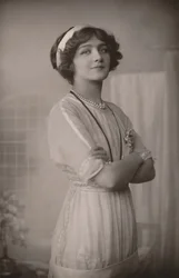 Miss Lily Elsie, 1886-1962, als Alice in de Dollar Princess, ca. 1930
