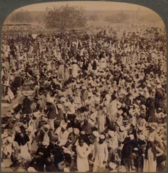 Mohammedanen op vastendag buiten de Jumma-moskee, kijkend naar het zuiden, Delhi, India, 1903