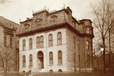 Woning van mevrouw Fred Paramore (geboren Nellie Haseltine). Noordzijde van Pine Street, ten oosten van de Achtentwintigste Straat