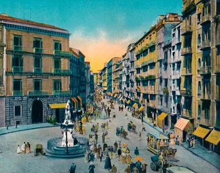 Napoli - Via Roma, Largo Carita met monument voor Carlo Poerio, ca. 1900
