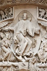 Nationaal Museum van Franse monumenten. Sainte Marie Madeleine basiliek, Vezelay. Westelijke gevel. Christus in Glorie. Gipsafgietsel. Close-up, Parijs, Frankrijk