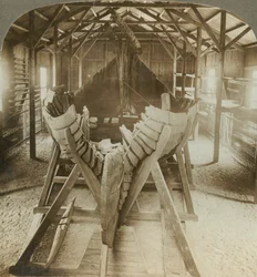 Oude Vikingboot - ontdekkingsreiziger van noordelijke zeeën en begrafenisboot van Noorse hoofdman, Christiania, Noorwegen, ca