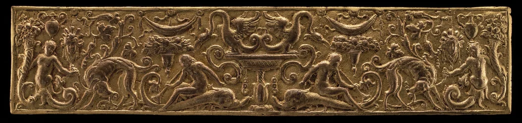 Een van twee decoratieve fries, 16e eeuw