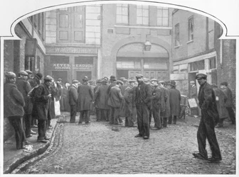 Buiten een gaarkeuken, Grays Yard, Marylebone, Londen, c1903