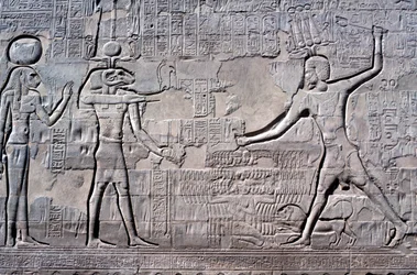 Farao die zijn vijanden slaat, Tempel van Khnum, Ptolemeïsche en Romeinse Periodes