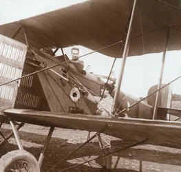 Piloot in dubbeldekker, ca. 1914-1918