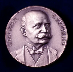 Portret van Graaf Ferdinand von Zeppelin