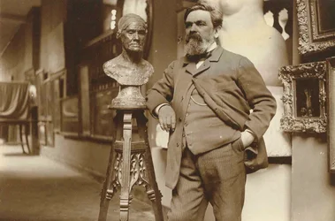 Portret van de beeldhouwer Alfred Boucher 1850-1934, 1910s