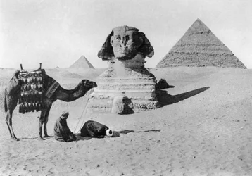 Bidden voor een sfinx, Caïro, Egypte, ca. 1920s