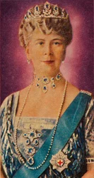 Koningin Mary, gemalin van Koning George V, in hofkleding, 1935