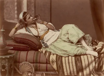 Liggende Vrouw die Rookt, 1870-1890