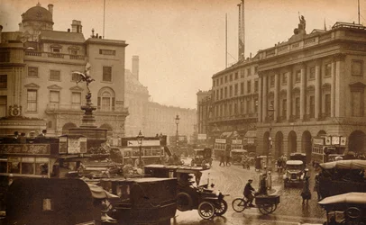 Regent Street, Londen, Engeland, gezien vanaf Piccadilly Circus, 1923-1938