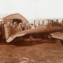 Terugkeer van gevechtsvliegtuig, ca. 1914-ca. 1918