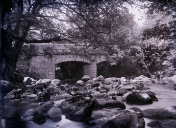 Rivier en brug bij Plymouth in Devon, 1920