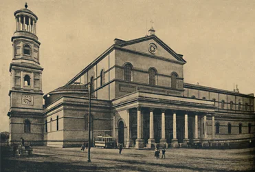 Roma - Zijportiek en klokkentoren van de Basiliek van St. Paul buiten de Muren, 1910