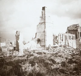 Verwoeste kerk, Chauny, Noord-Frankrijk, c1914-c1918