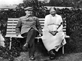 Russische bolsjewistische leider Vladimir Lenin en Nadezhda Krupskaya, Gorki, USSR, 1922